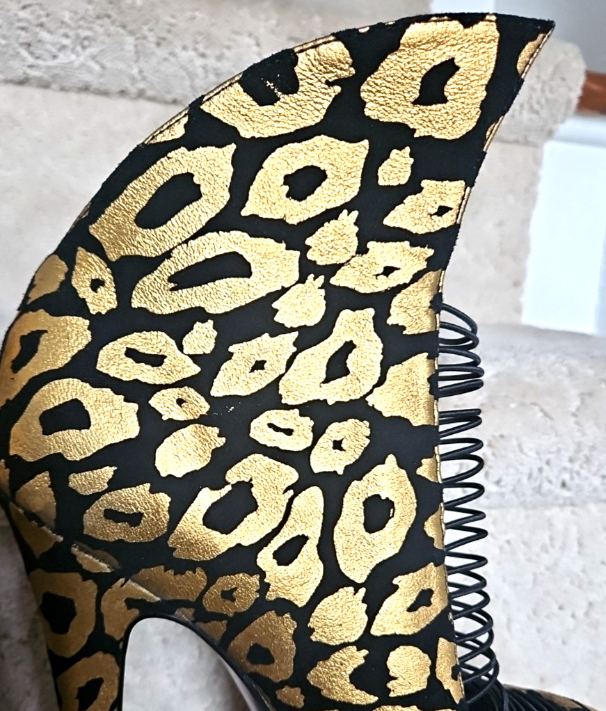 New Sparkle Cheetah Gold Black High Platforms Stiletto Heels Sz 10 London Trash
