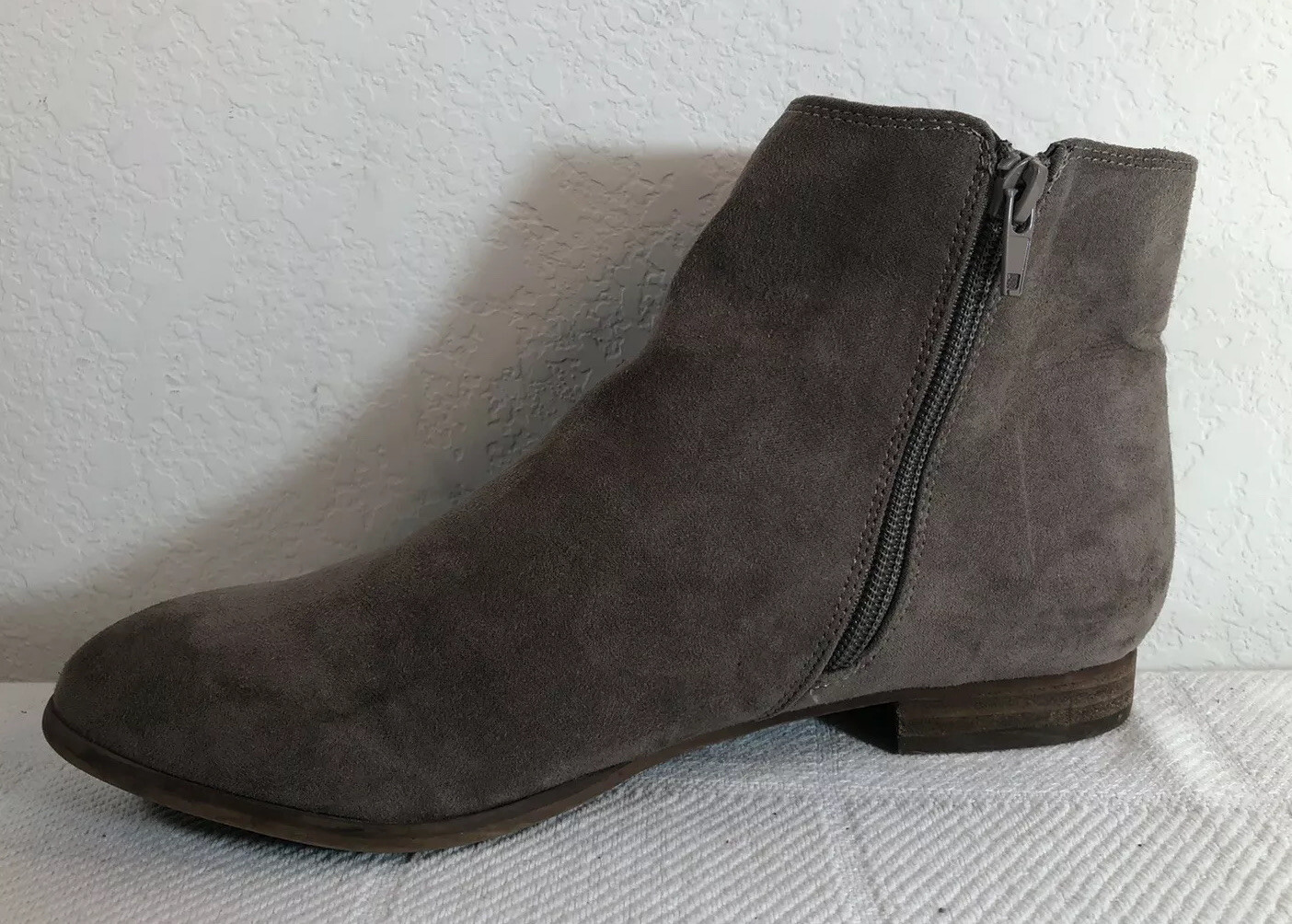 Carlos Santana Wmn 9.5 M Gray Faux Suede Textile Ankle Booties Boots Low Heels
