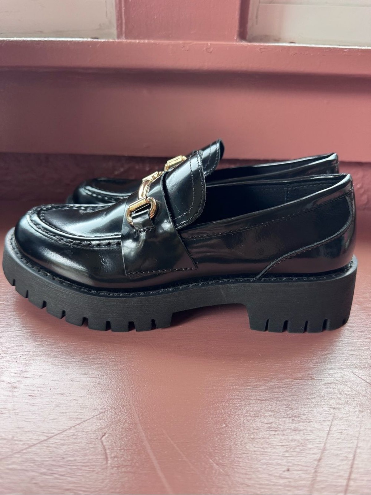 Steve Madden Lando Black Leather Chunky Loafers with Gold Buckle LIKE NEW Size 6