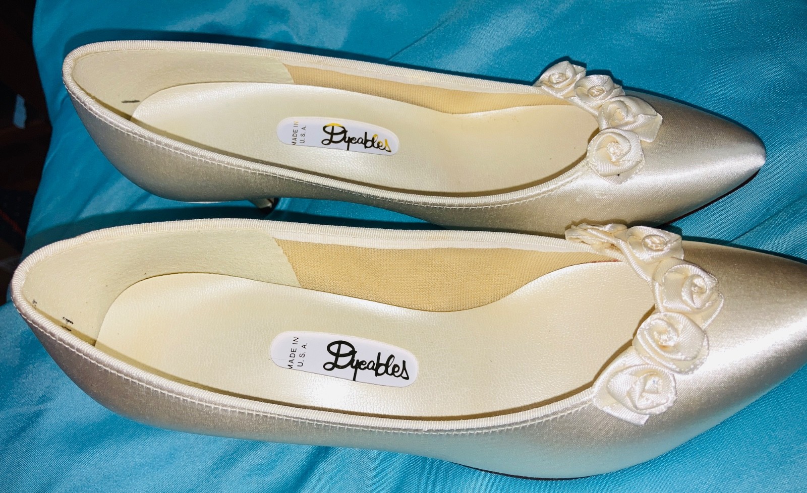 Vintage ’89 Dyeables Size 6B White Satin + matching gloves Wedding Prom NOT WORN