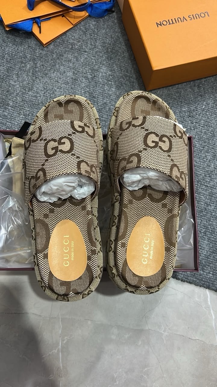 GUCCI SHOES CAMEL AND EBONY MAXI GG CANVAS PLATFORM SLIDE US 9