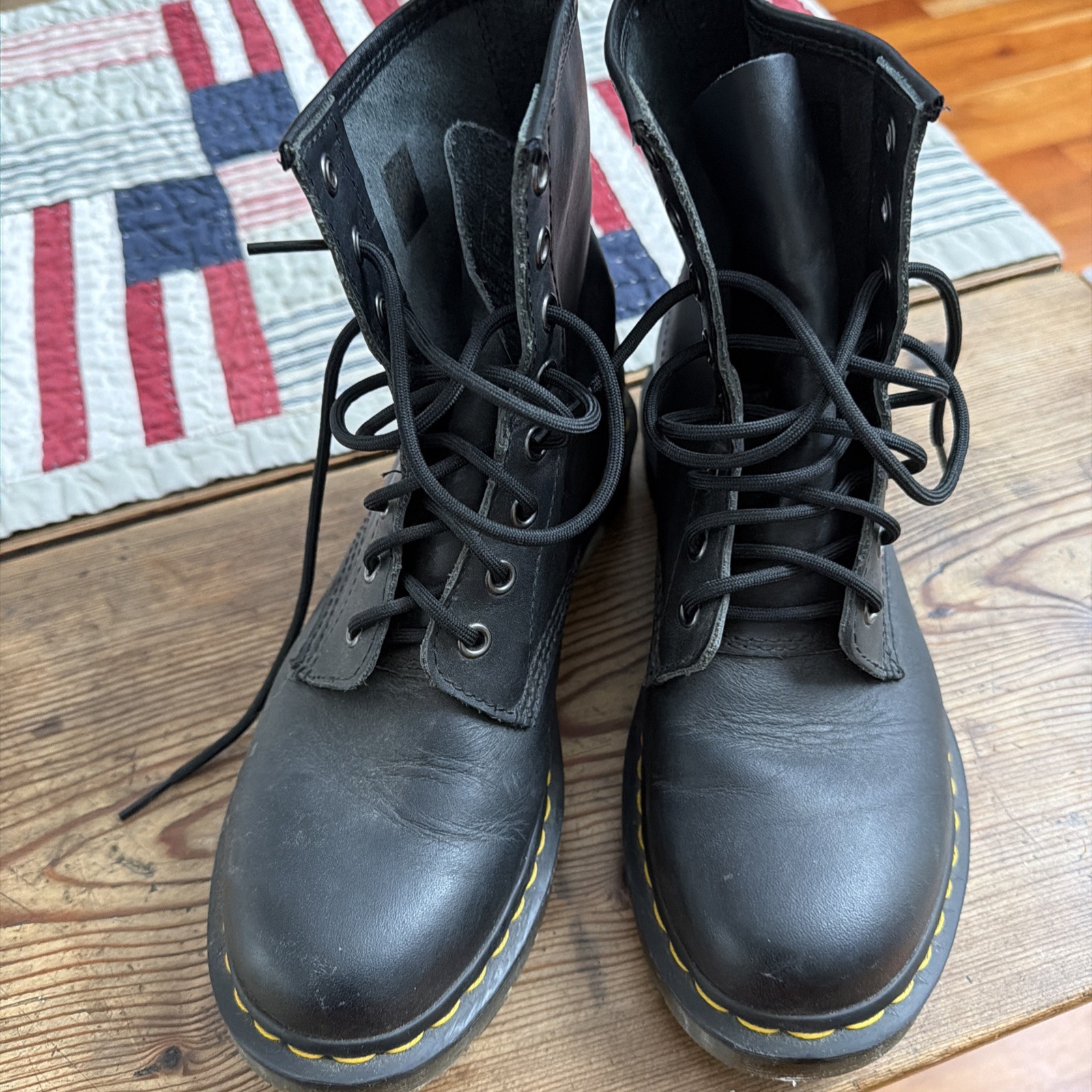 Dr Martens original Women’s Size 8 Black Smooth Leather Lace Up Boots Doc