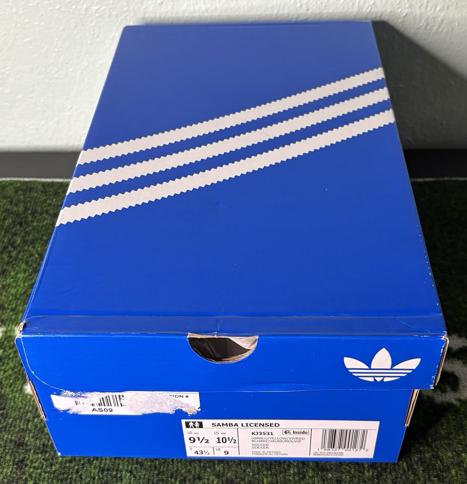 US Men’s 9.5/Women’s 10.5 – Adidas Samba Licensed “Club America” KJ3531