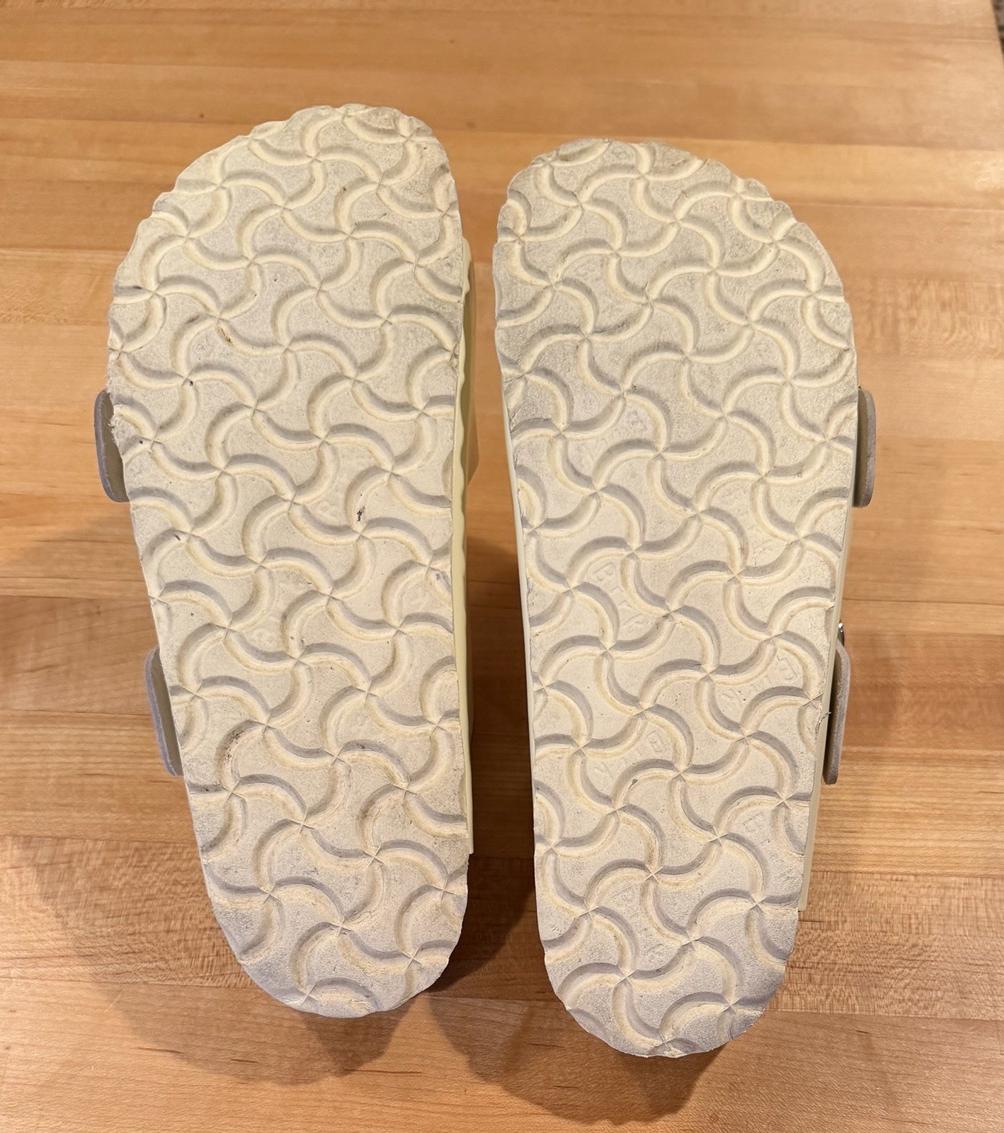 Birkenstock Arizona Big Buckle High Shine Ecru. Size 36. Perfect Summer Sandal