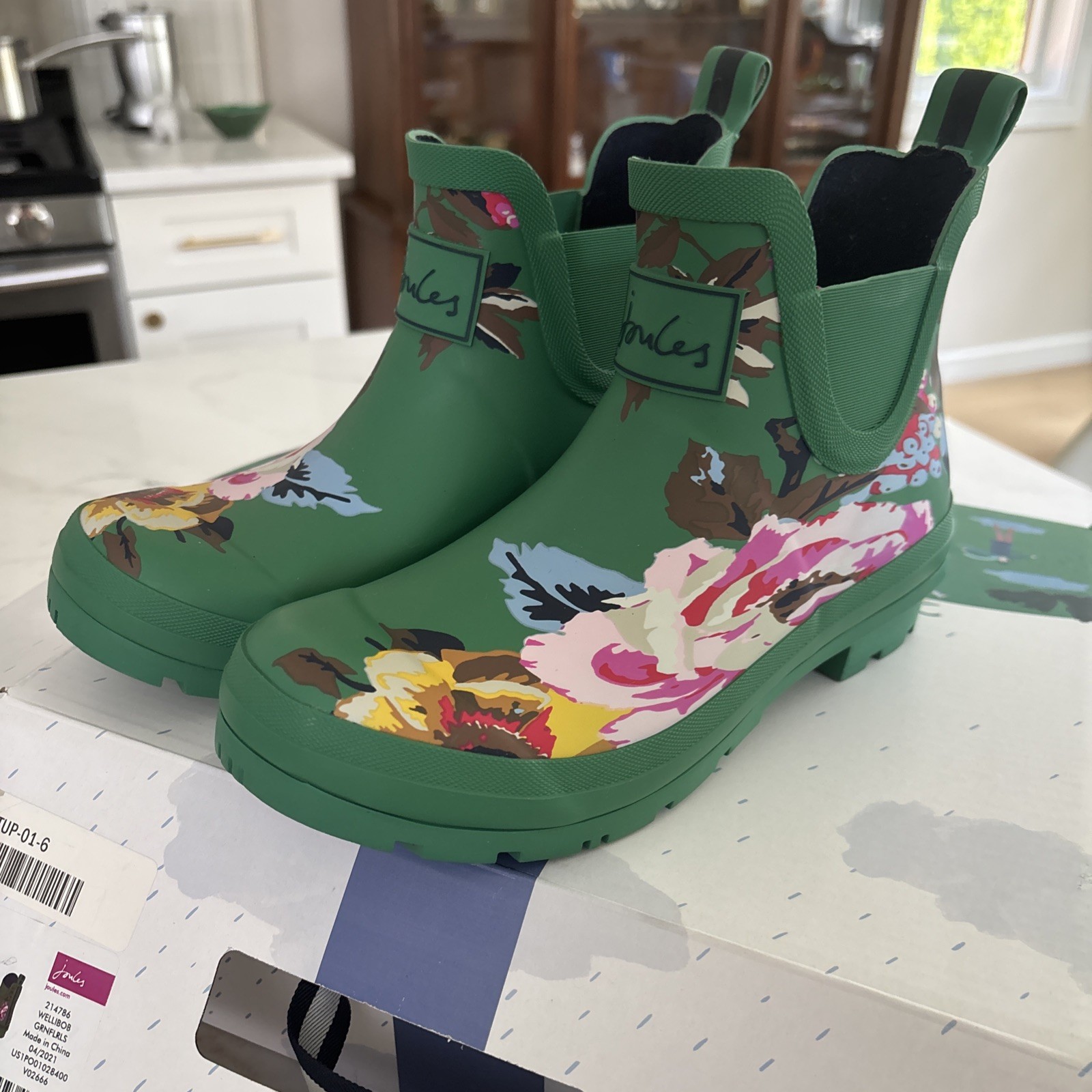 Joules – Women’s Molly Welly Rainboots, Green Floral, Size US 6 used once in box
