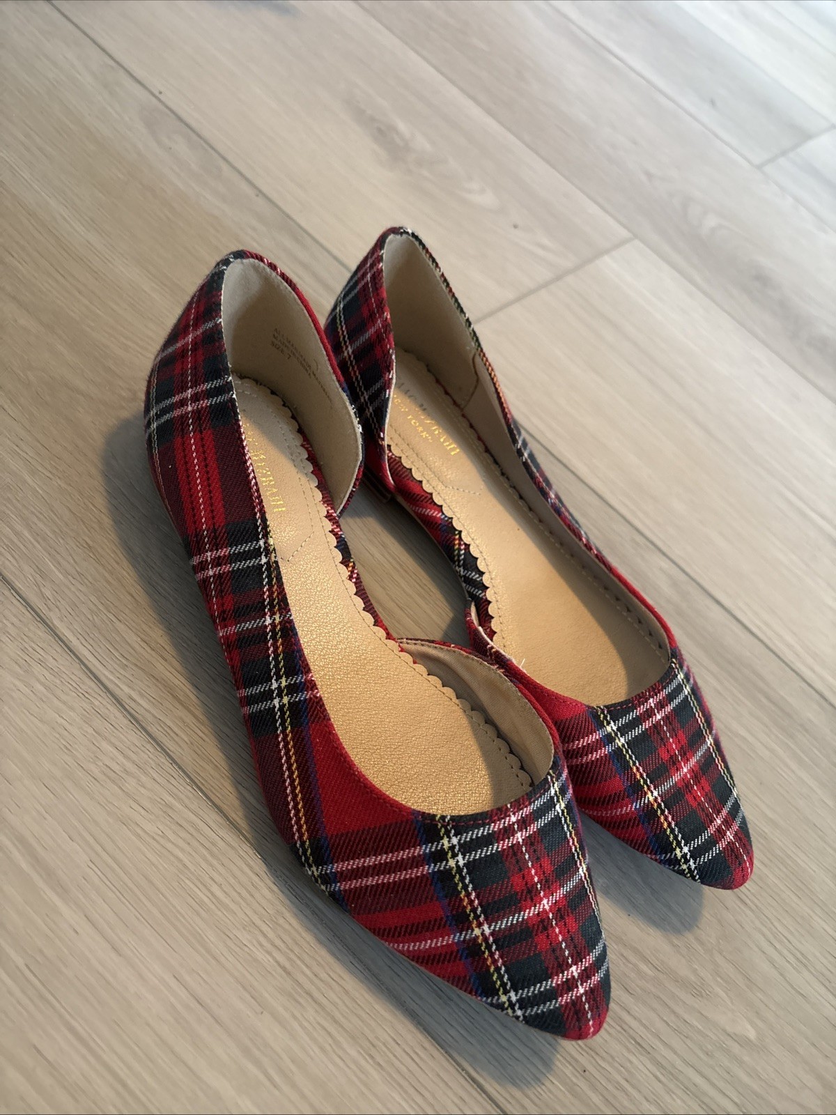 Women’s Red Tartan Plaid Isaac Mizrahi Flats Pointed Toe Preppy Classic Sz 7