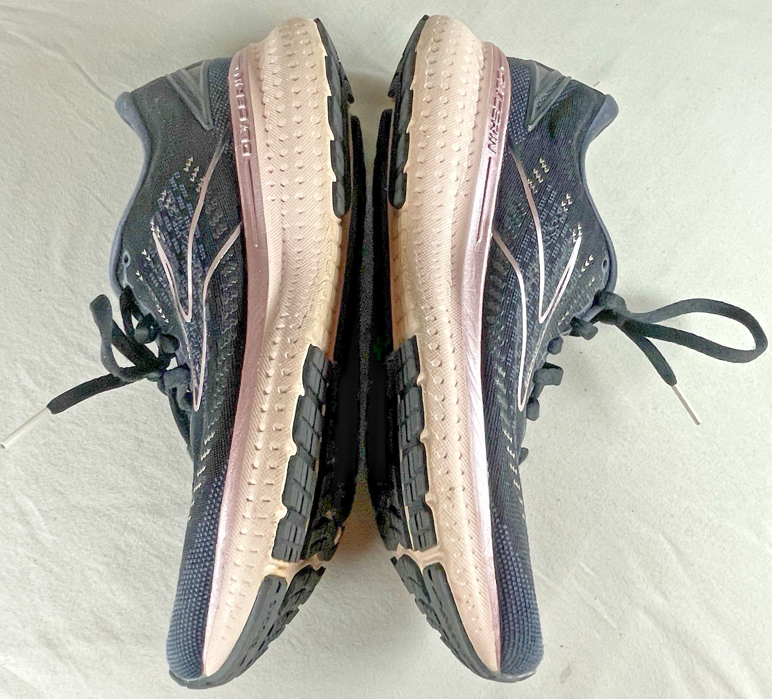 Brooks Glycerin 19 Women’s 8 B (Med) Running Shoes Sneakers Black Metallic Pink