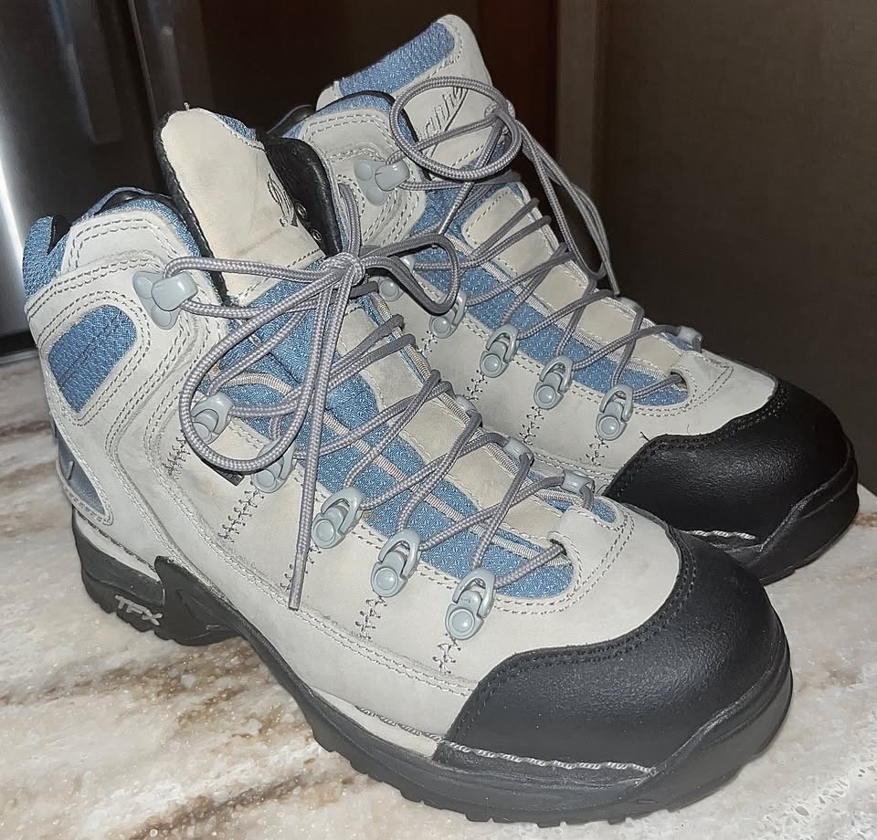 NEW 9 M WOMENS Grey/Blue 5.5″ DANNER 453 GTX Gore-Tex Waterproof HIKING BOOTS