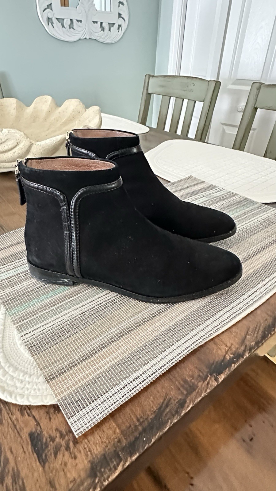 Louise Et Cie Black Leather Ankle Boots Size 6 M Modern Minimalist Contemporary