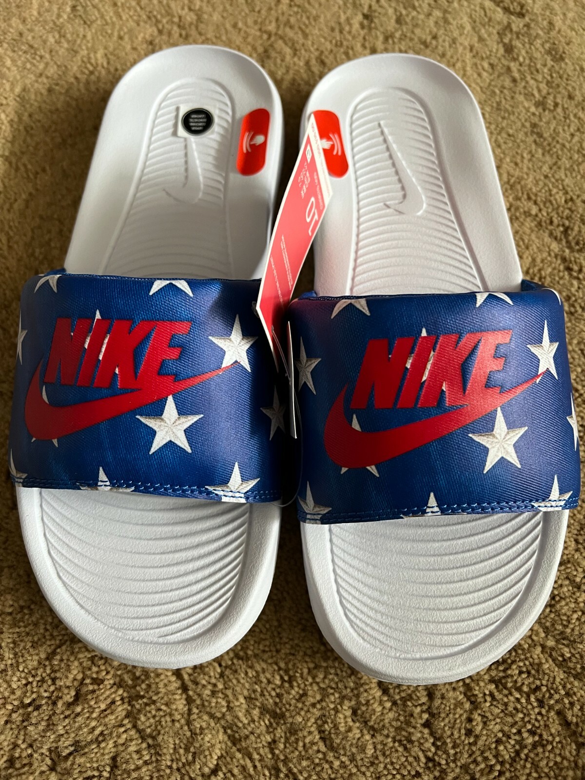 NIKE VICTORI ONE WOMENS SLIDES RED WHITE BLUE STARS SIZE 10 CN9676-400