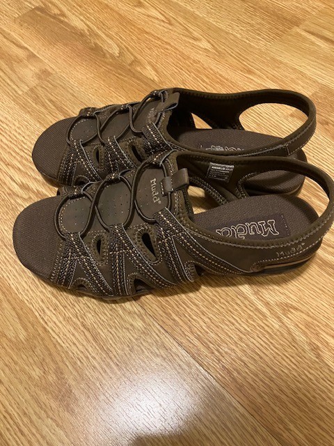 Women’s Mudd Sandals-Brown-New-Size 9.5 M