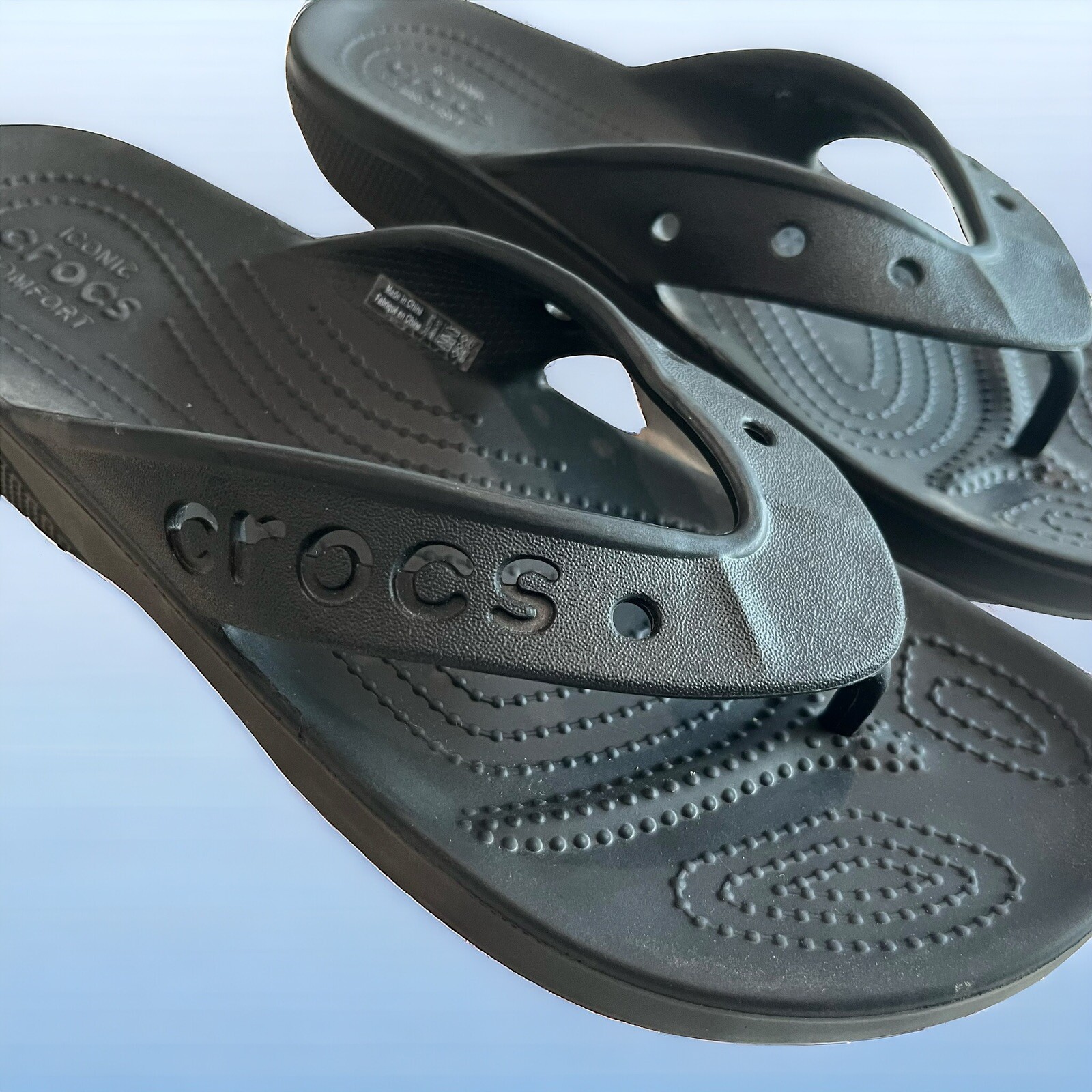 Crocs Baya II Black Flip Flop Thong Sandals Die Cut Logo Women’s 10 / Men’s 8