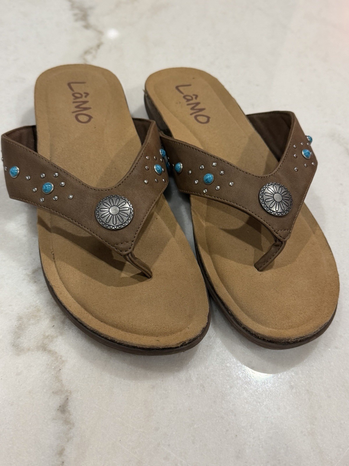 Lamo Women’s Jovie Thong Sandal with Silver and Turquoise Accents – Size 10
