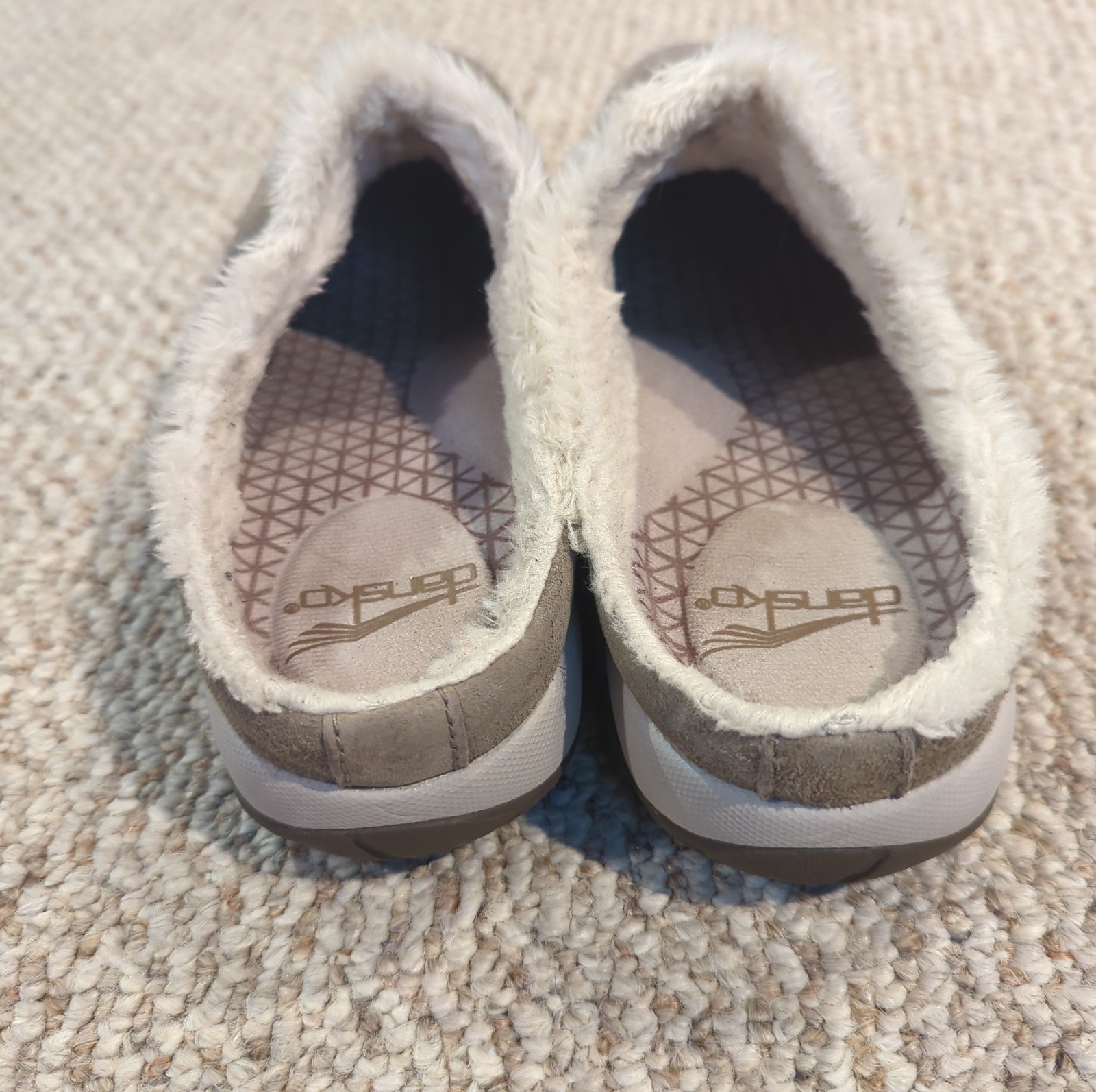 Dansko Parson Suede Clogs Womens EU 39 US 8.5-9 Tan Waterproof Vibram