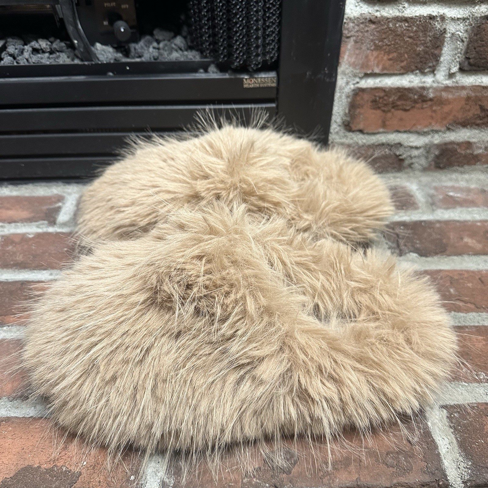 Furry Slippers Size 44-45 Soft Cozy Indoor/Outdoor Home Footwear Unisex Super