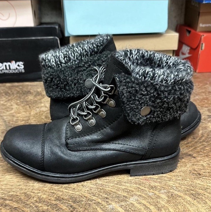 Skechers Downey Women’s Ankle Bootie Faux Fur Lined Lace-Up Black US 7