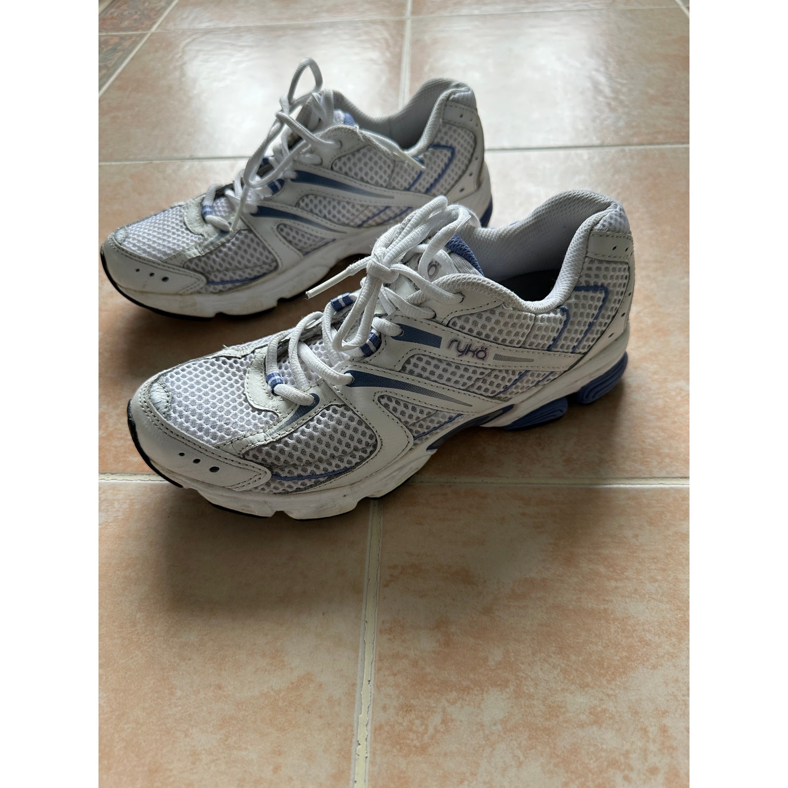 Ryka Ultima Run Women’s White & Blue Running Shoes Size 7.5