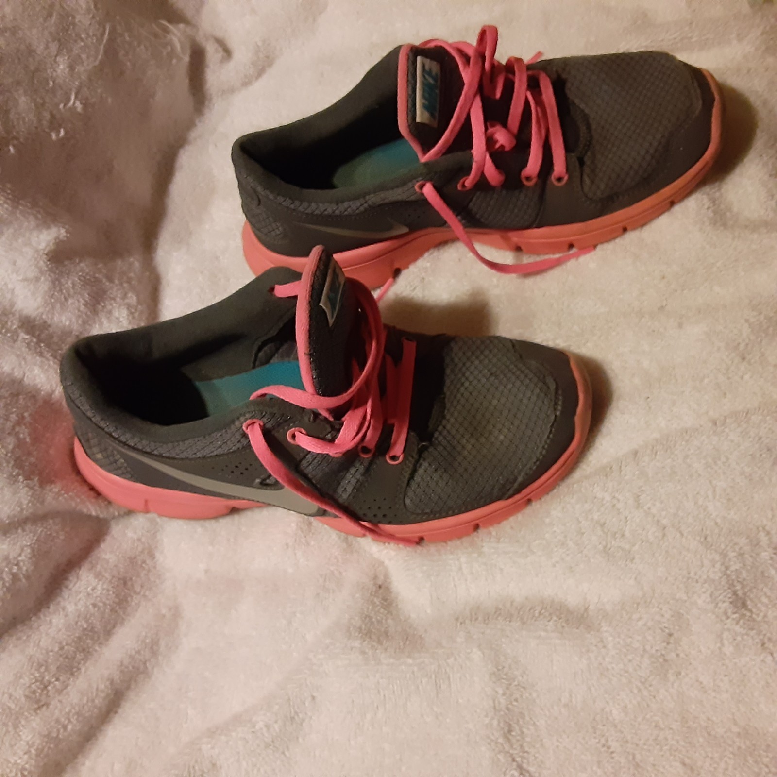 Nike Flex Experience RN Gray Pink Womens US Size 8 525754-007 Running Shoes