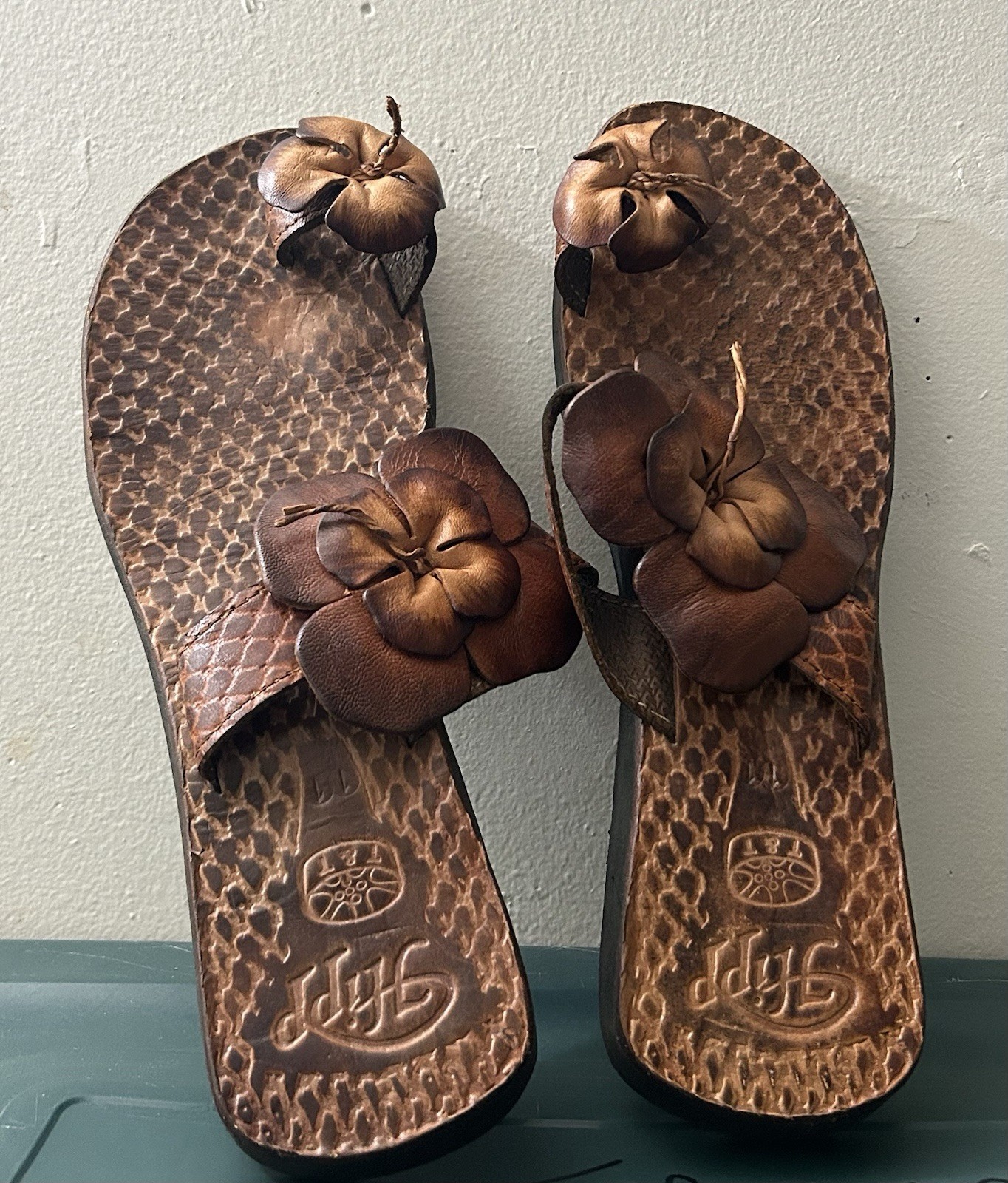 Flipp Women’s Brown Leather Flower Flip Flop Sandals Size 11 Comfort Boho Casual