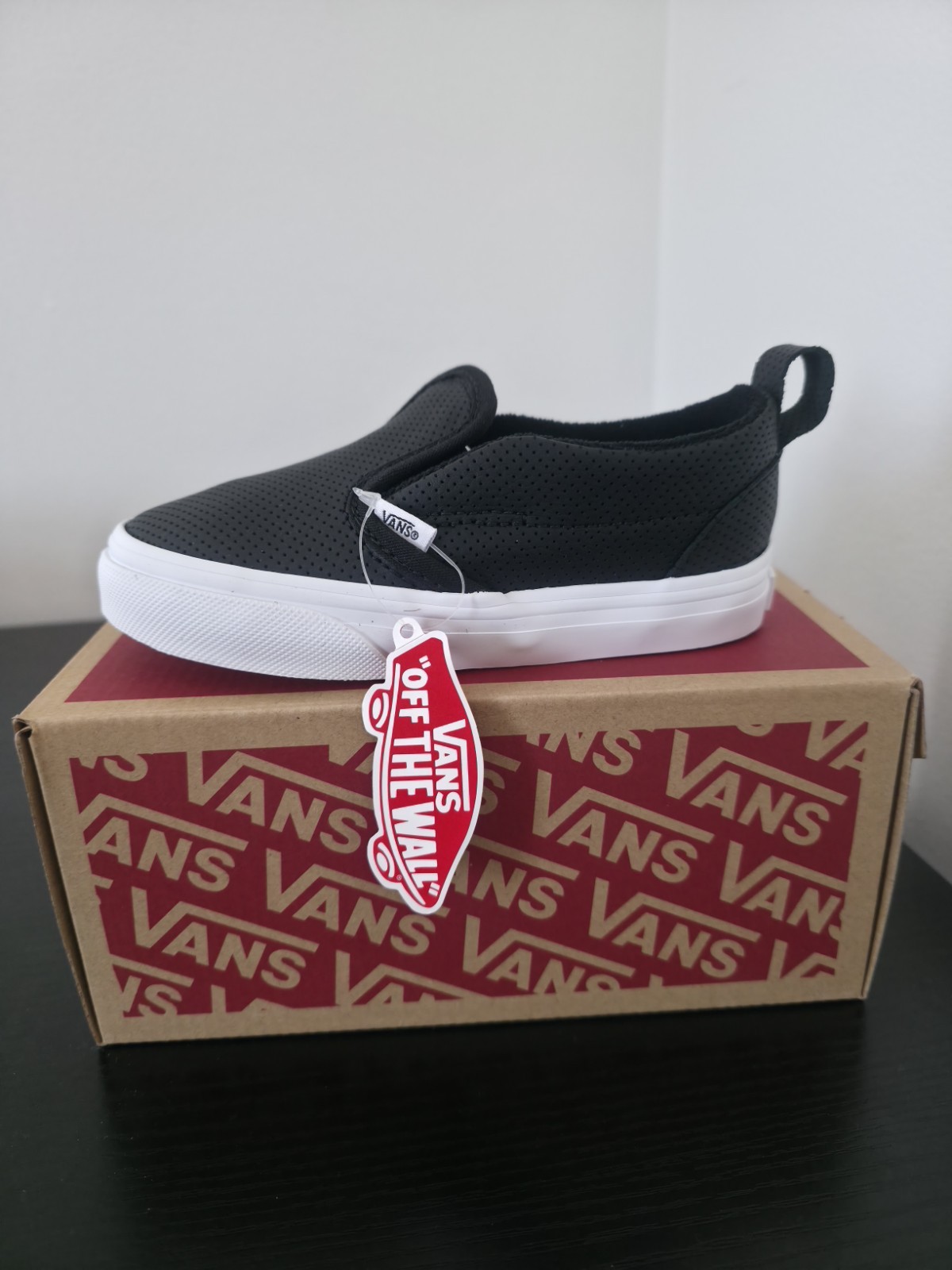 Vans Slip-On V Shoes EU (perf) Black / True White Size 4.0 TD