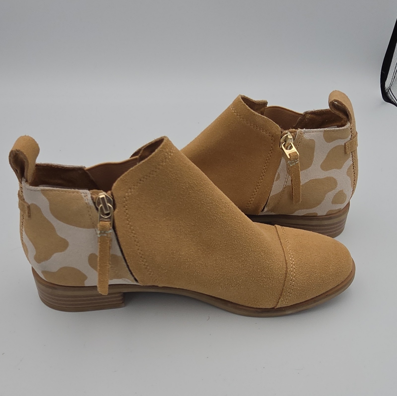TOMS Tan Suede Giraffe Animal Print Kallie Ankle Booties Boots Boho Women’s 6