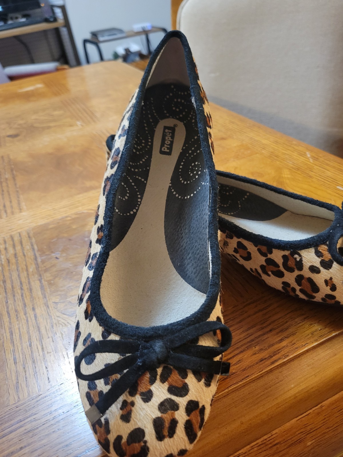 NWOB Leather Shallow Toe Flats In Cheetah Print By PROPET. Sz 8