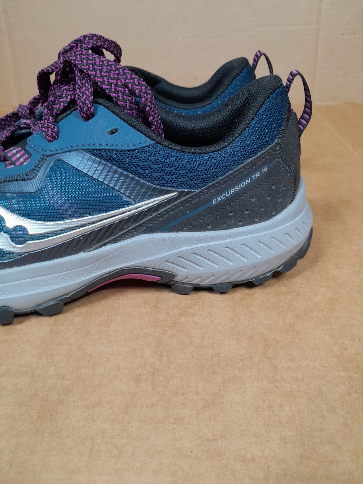 Saucony Excursion Hike Sneaker Women Sz 0.5 Used NO INSOLES