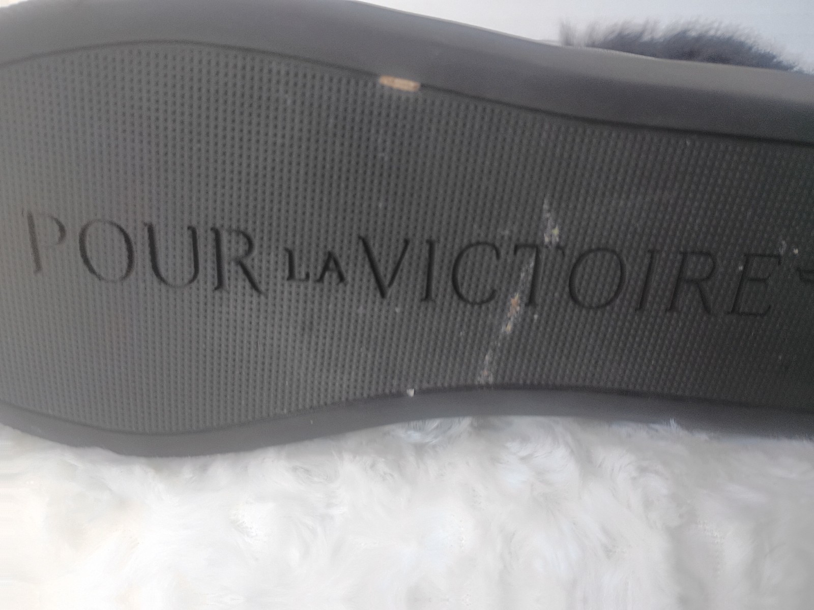 Pour La Victoire Black Leather Hi Top Sneakers Faux Fur Trim Women’s Size 7 Boot