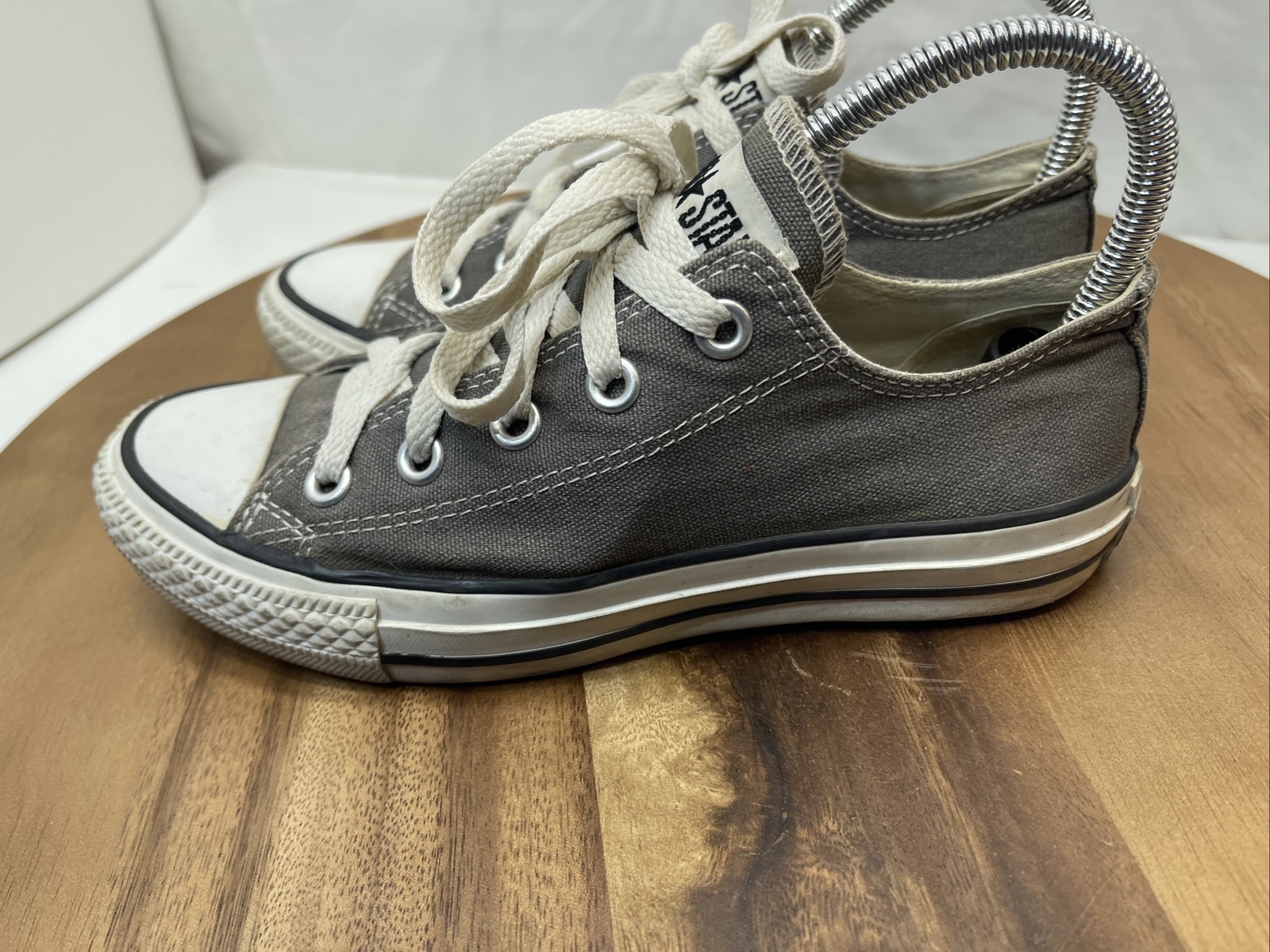EUC Converse All Stars Shoes Sneakers Low Top Gray Mens 4 Womens 6 Unasex