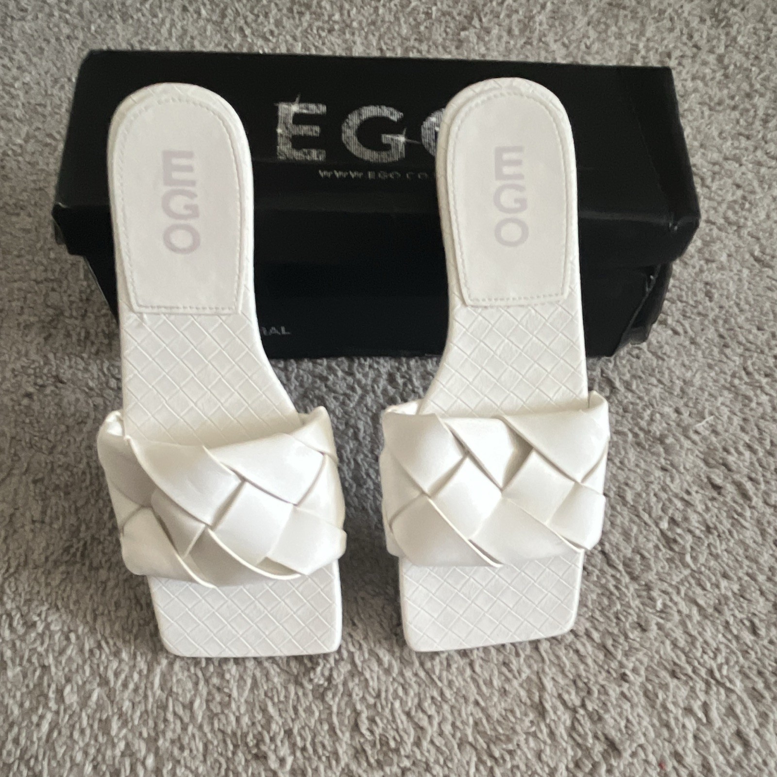 EGO Women’s White Braided Slide Sandals Faux Leather Slip-On US 7