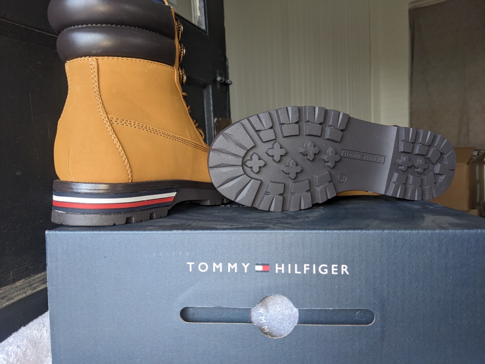 Tommy Hilfiger Melise Womens Brown Leather Lace-Up Ankle Bootie 5M NIB