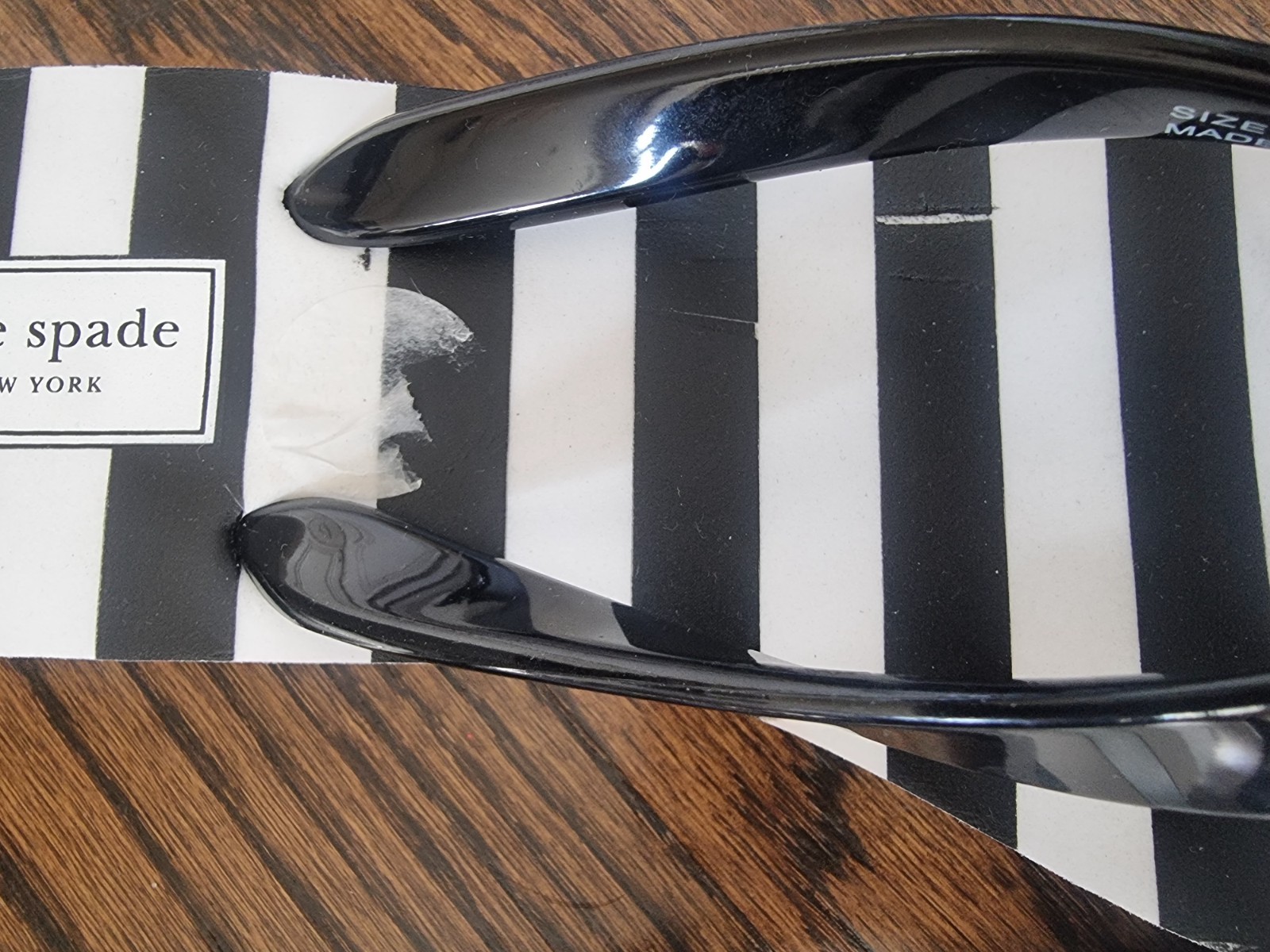 Kate Spade New York Women’s Black/White Striped Flip Flop Sandals US 7 M.