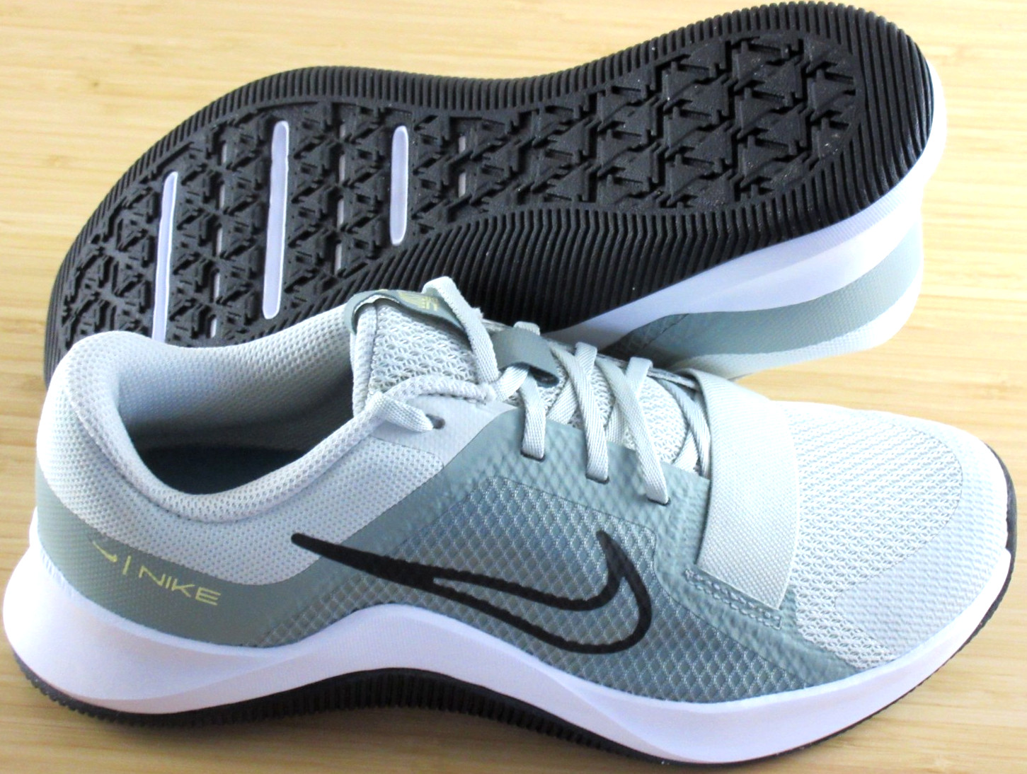 Nike Women’s MC Trainer 2 Running Shoes Light Silver Black Green Size 7.5 NIB