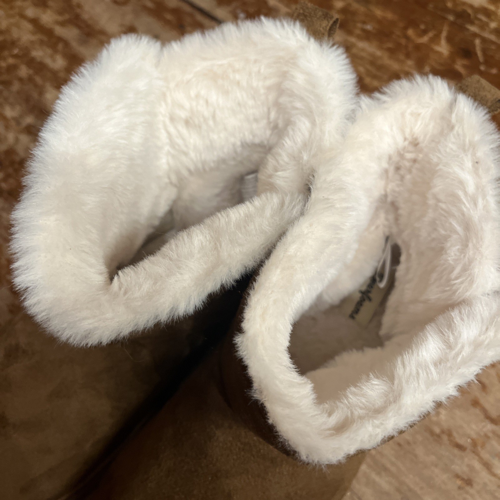 Dearfoams Women’s Winter Beth Faux Fur Foldown Booties | Large 9-10 (USA)