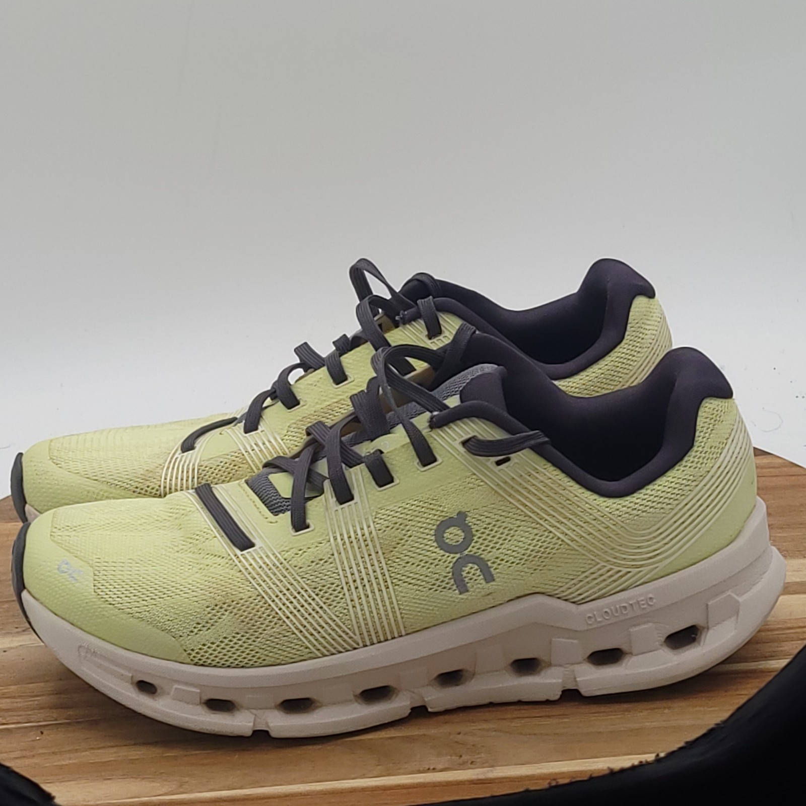 On Cloud Cloudgo Women’s Size 8 Yellow Road Running Cloudtec Sneakers 55.98088