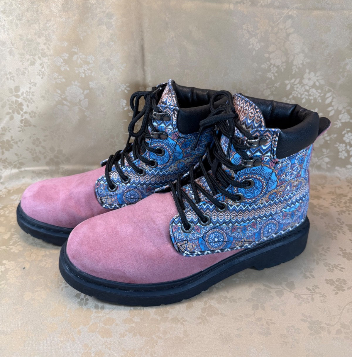 YES WE VIBE Women’s Size 8.5 Pink Boho Lace Up Ankle Boots excellent Condition