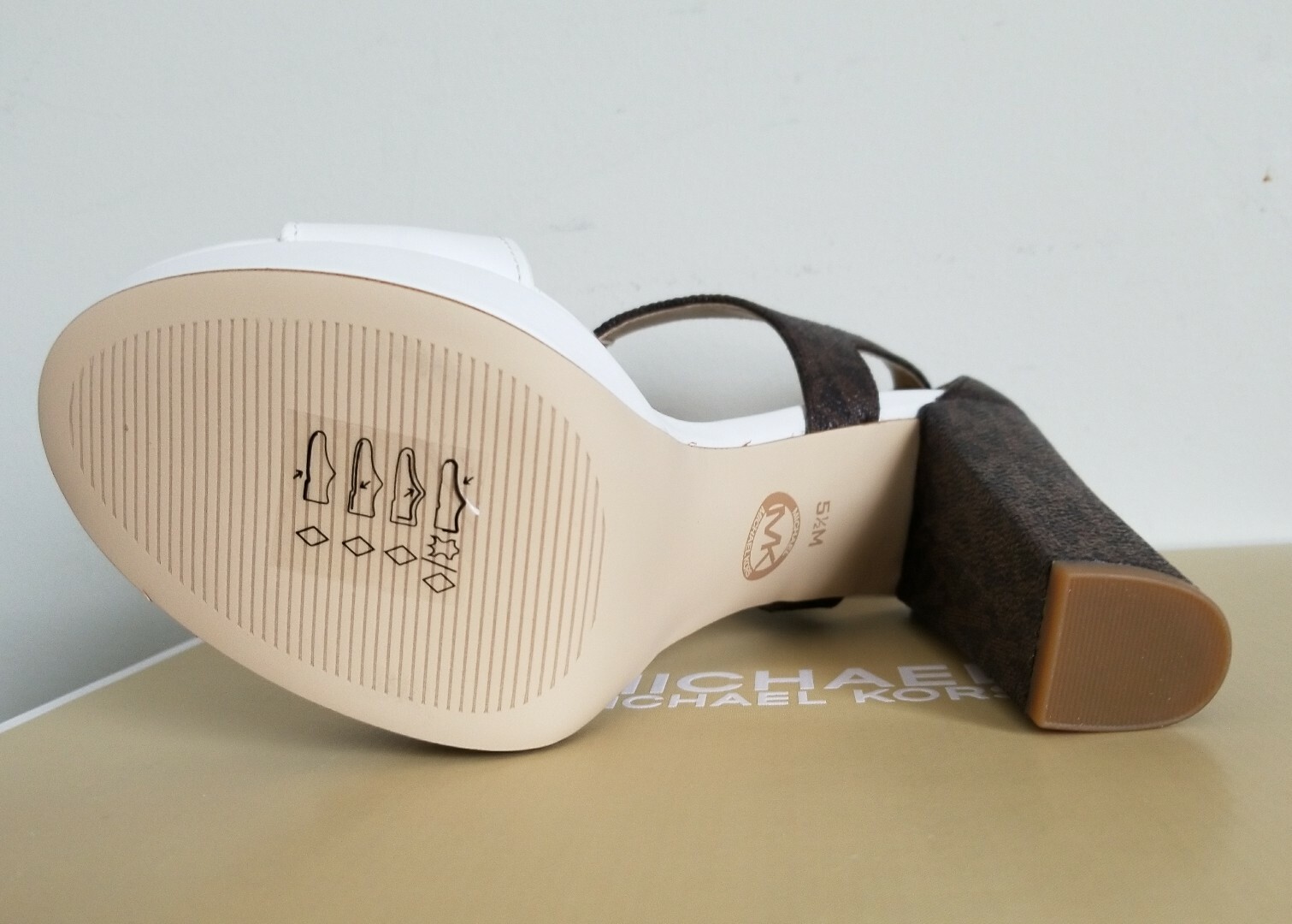 Michael KORS BERKLEY WHITE BROWN T STRAP MK PRINT GOLD LOGO ZIPPER I LOVE SHOES
