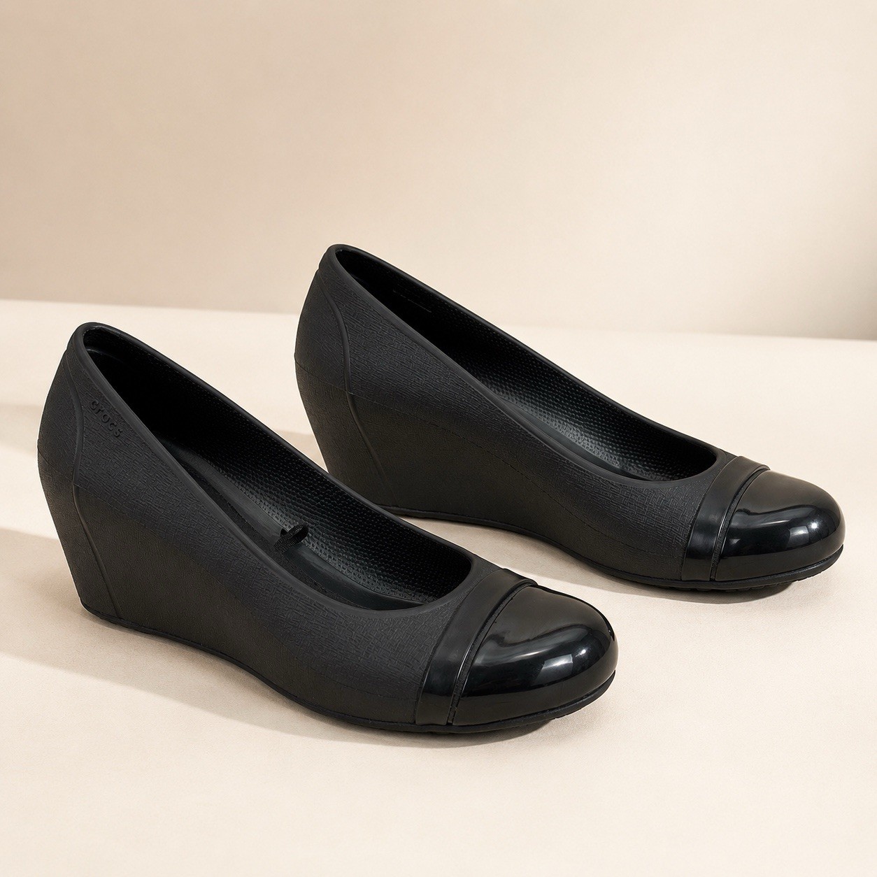 Crocs Wedge Heels Black Croslite Patent Cap Toe Detail Comfort Shoes Womens 8