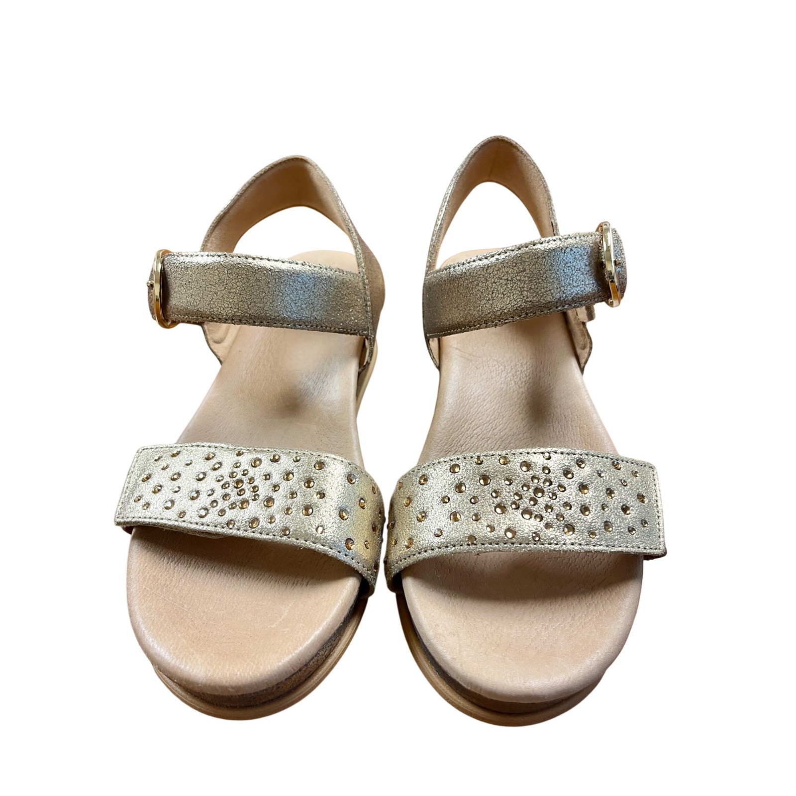 BRIOSO Huntley 3 Metallic Low Wedge Sandals 9 New Gold Travel Comfort Summer