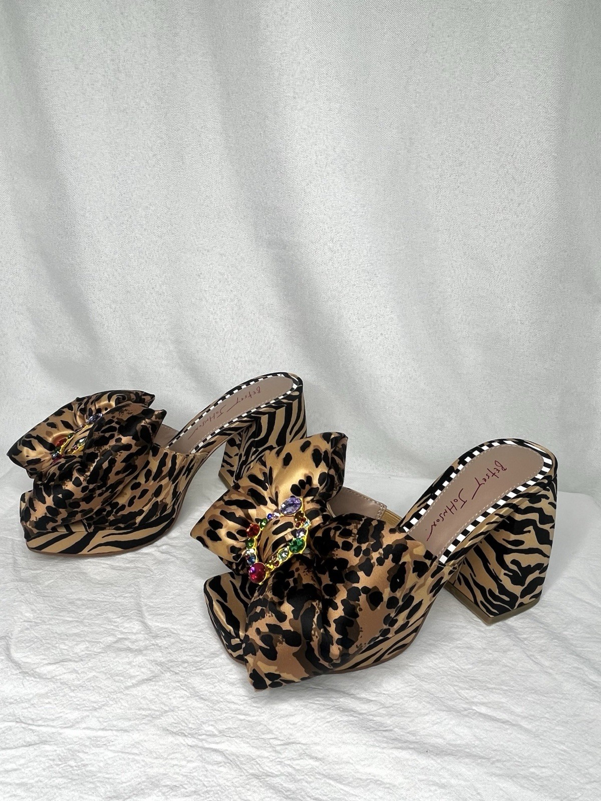 Betsey Johnson Women’s Size 6 Leopard Platform Mule Heels Jeweled Bow Block Heel
