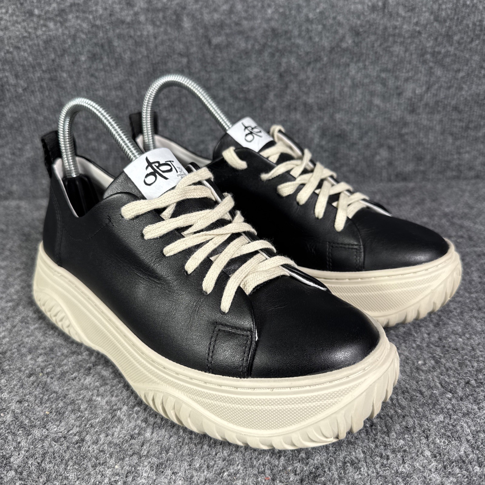 Off The Beaten Track OTBT Women’s Pangea Leather Court Sneakers Size 6.5 Brazil