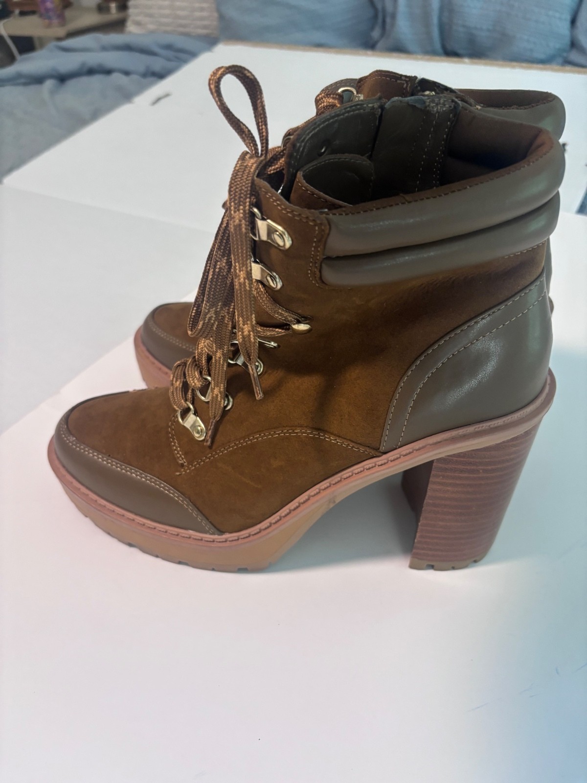 JLO Jennifer Lopez Brown Laced Up Boots Block Heel Ankle Booties Women’s Size 11