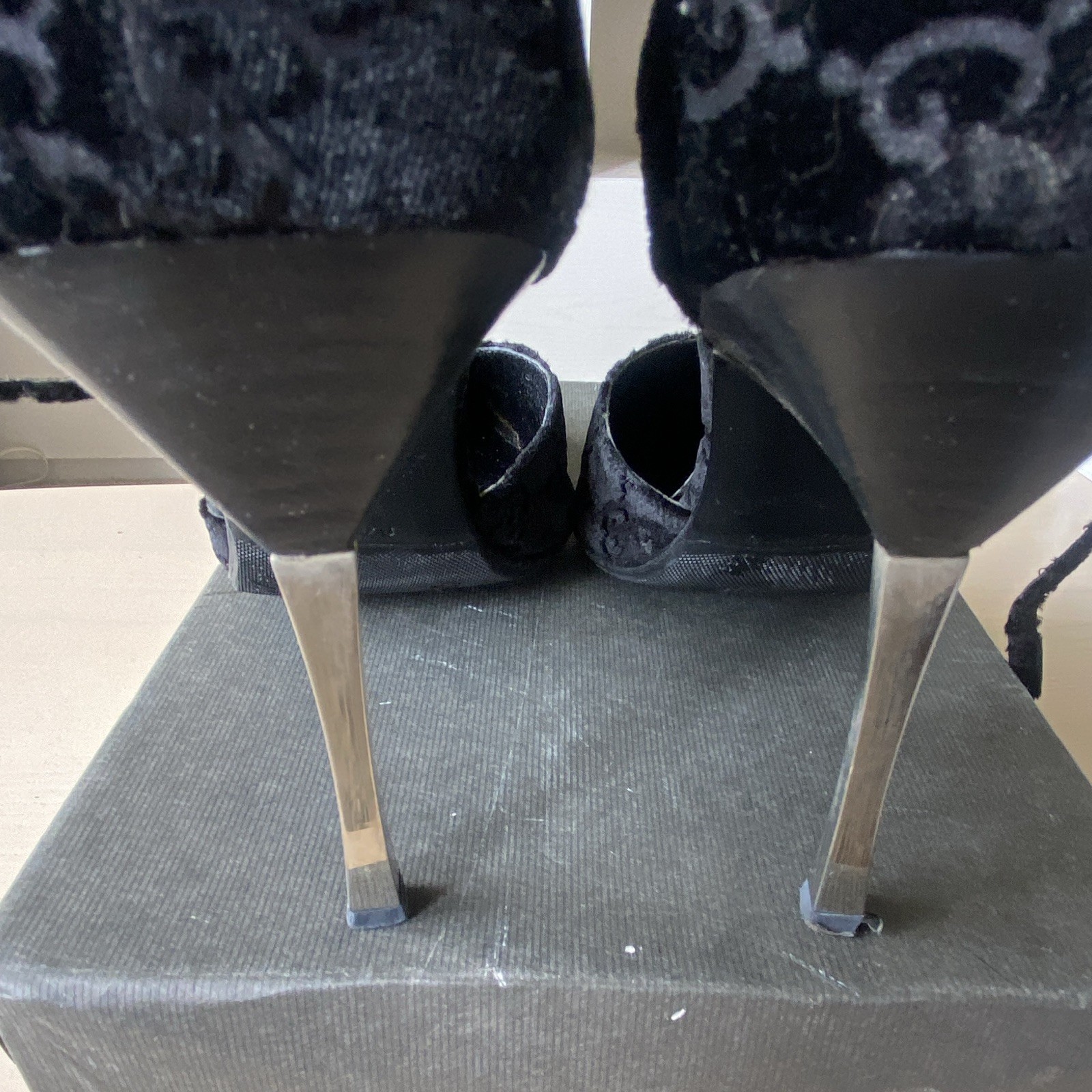 Gucci Vintage Black GG Logo Velvet Pointed Toe Ankle Strap Pump Heels 8 B
