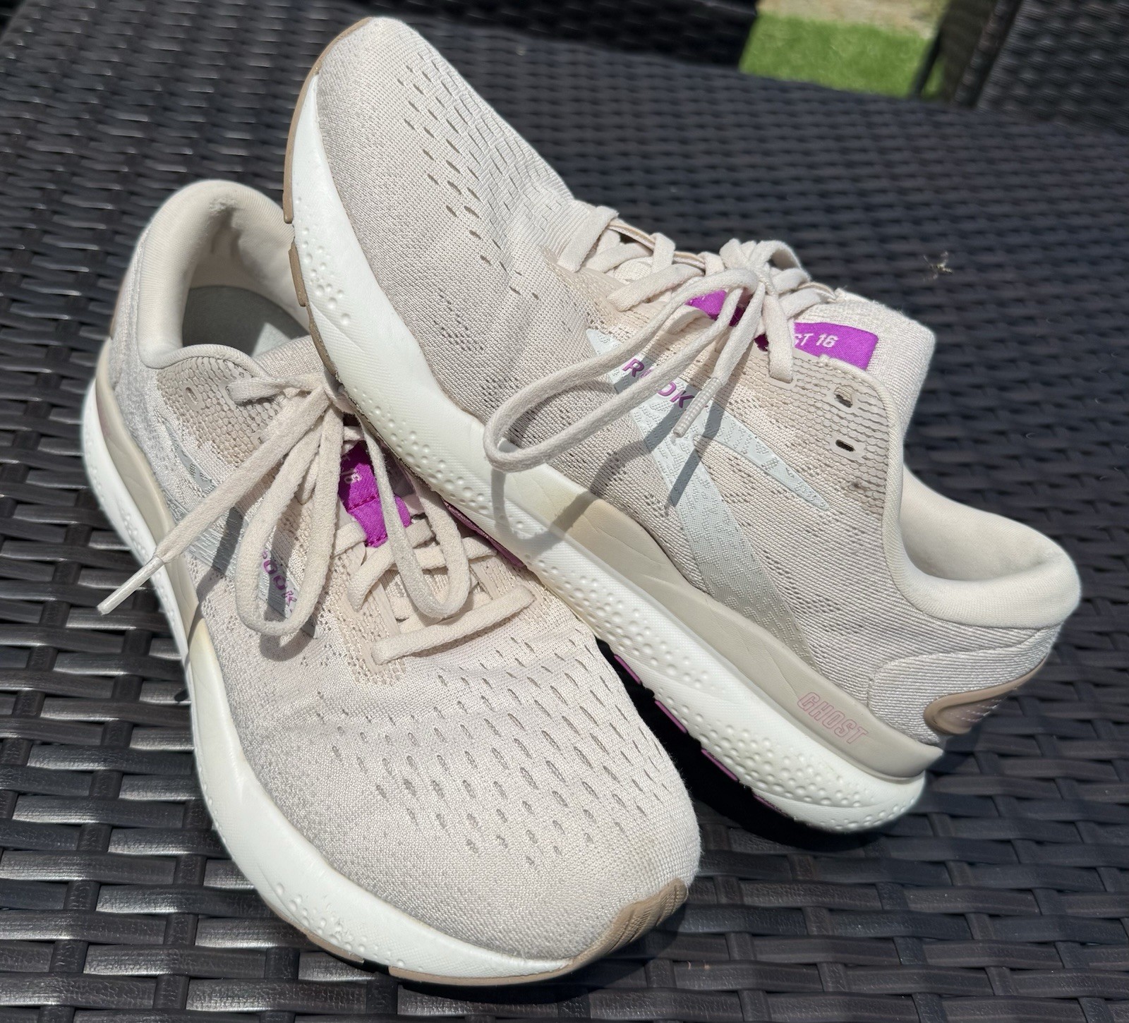 Brooks Ghost 16 Women’s Running Shoes Beige White Purple Low Top Lace Up