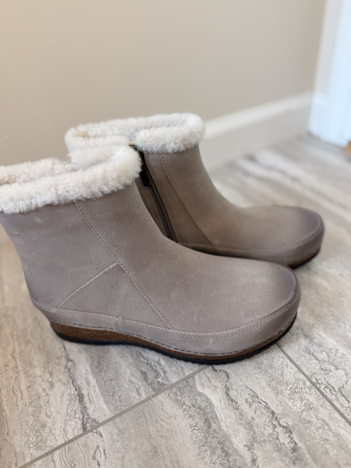 Dansko Matte Gray Suede Ankle Bootie Shearling Lined Fur Trim Side Zip 8.5