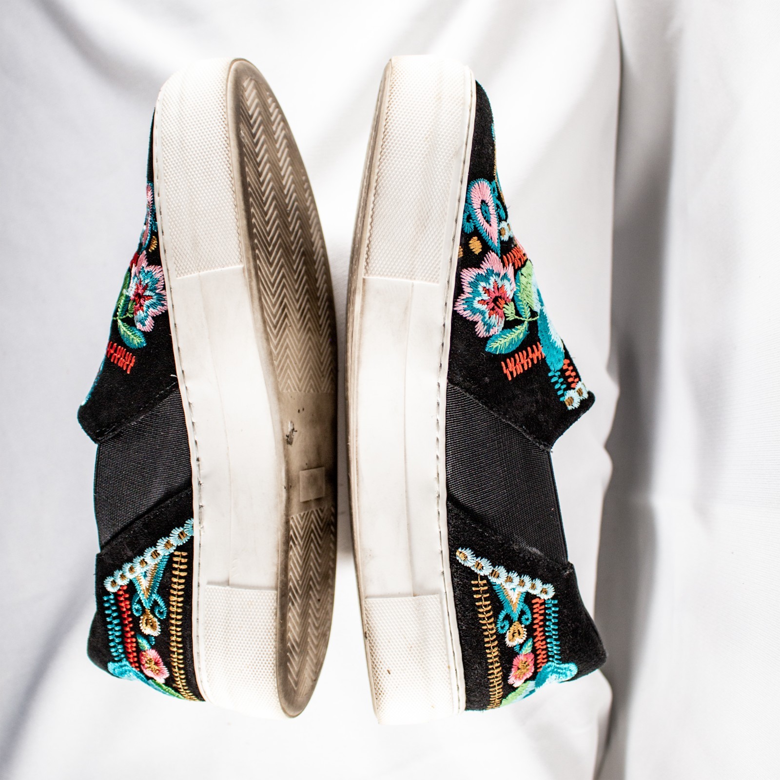 JOHNNY WAS Multicolor Floral Butterfly Embroidered Women Sneaker Shoes Size 8