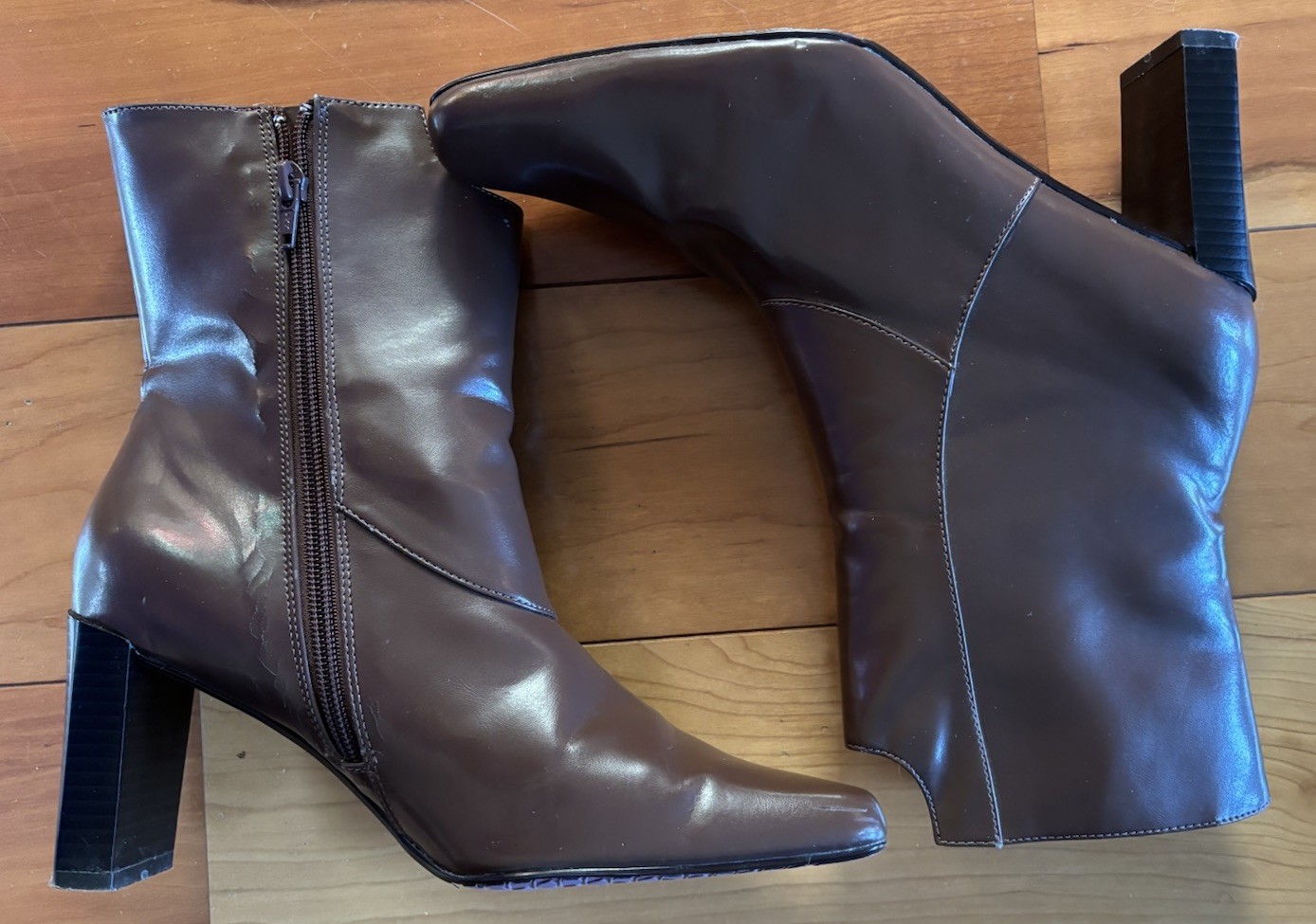 Suzanne Somers Mod Boots Brown Faux Leather Ankle Boot Lined 7.5 M 3.25″ Heel