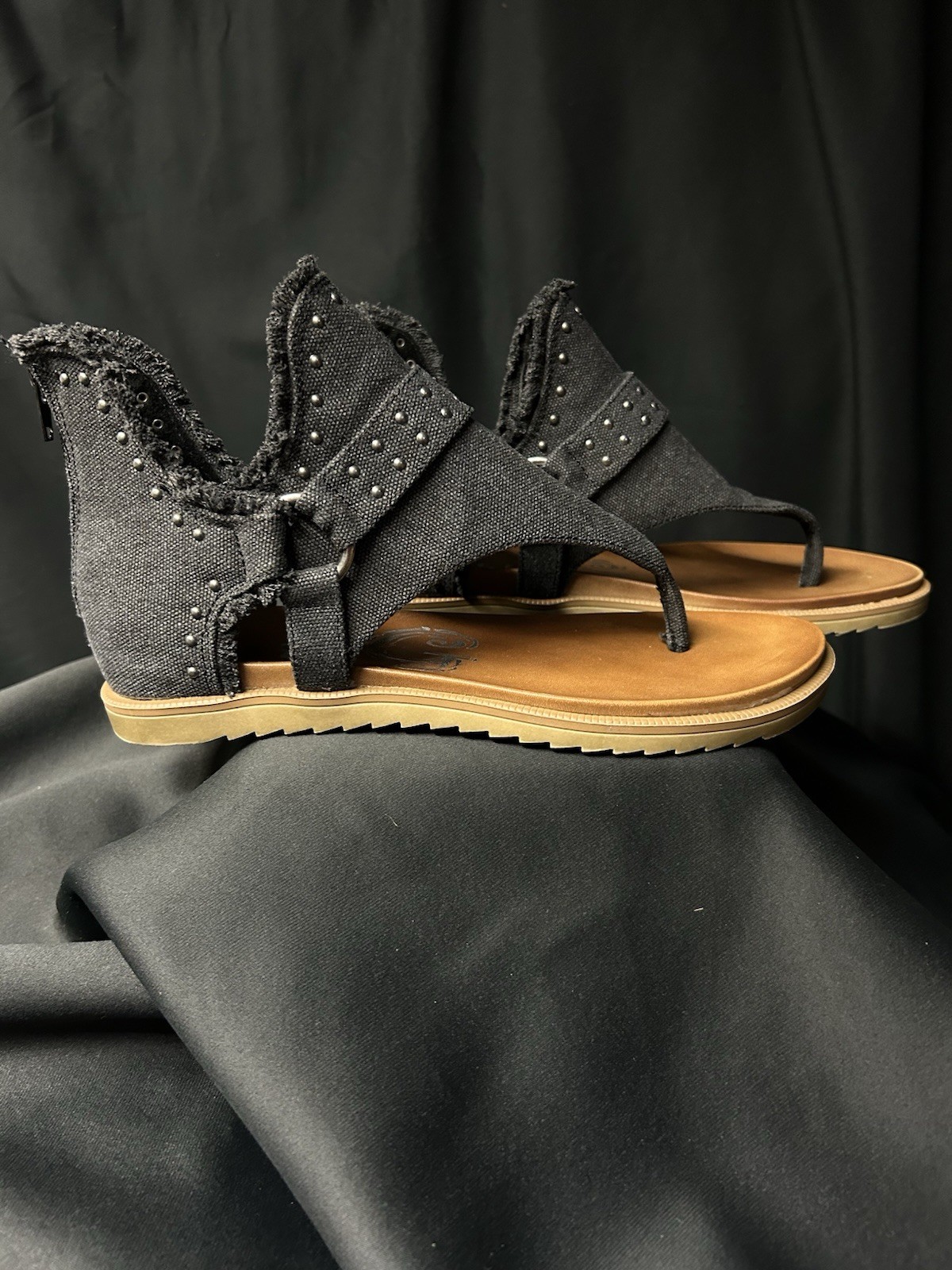 Very G Black Studded zipper Thong Sandals Size 9