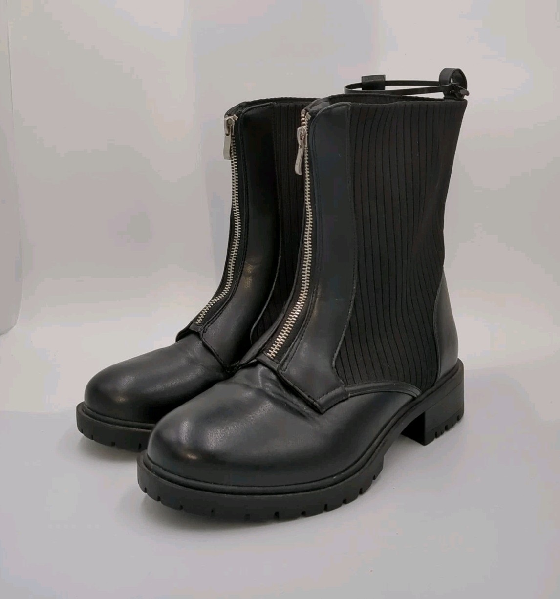Torrid Chelsea Boots Front Zip Black Size 9.5 WW EUC
