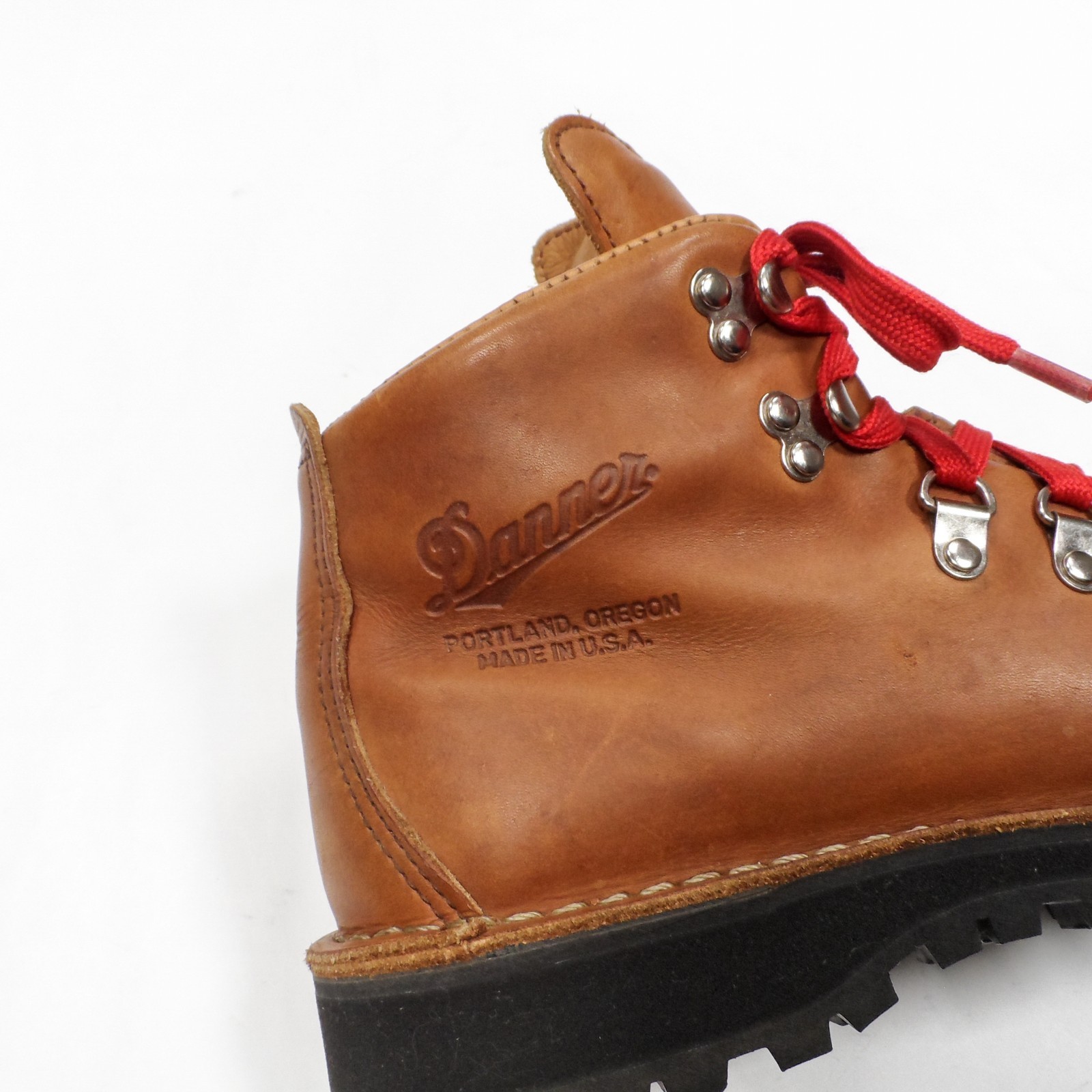 Danner ‘Mountain Light Cascade’ Brown Lug Sole Hiking Ankle Boots – Women’s 7 M